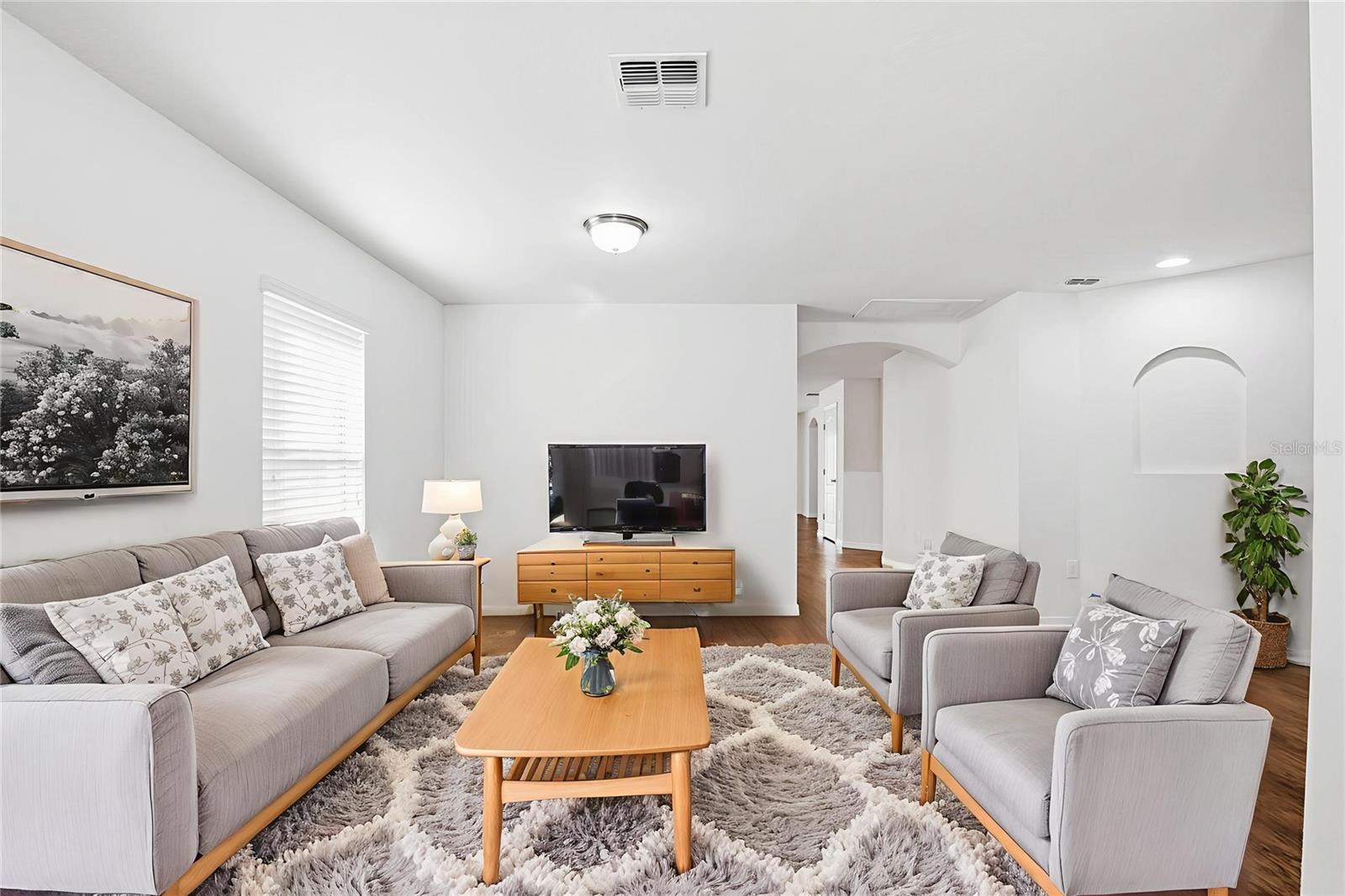 Image 2 of 37 For 906 Wynnmere Walk Avenue