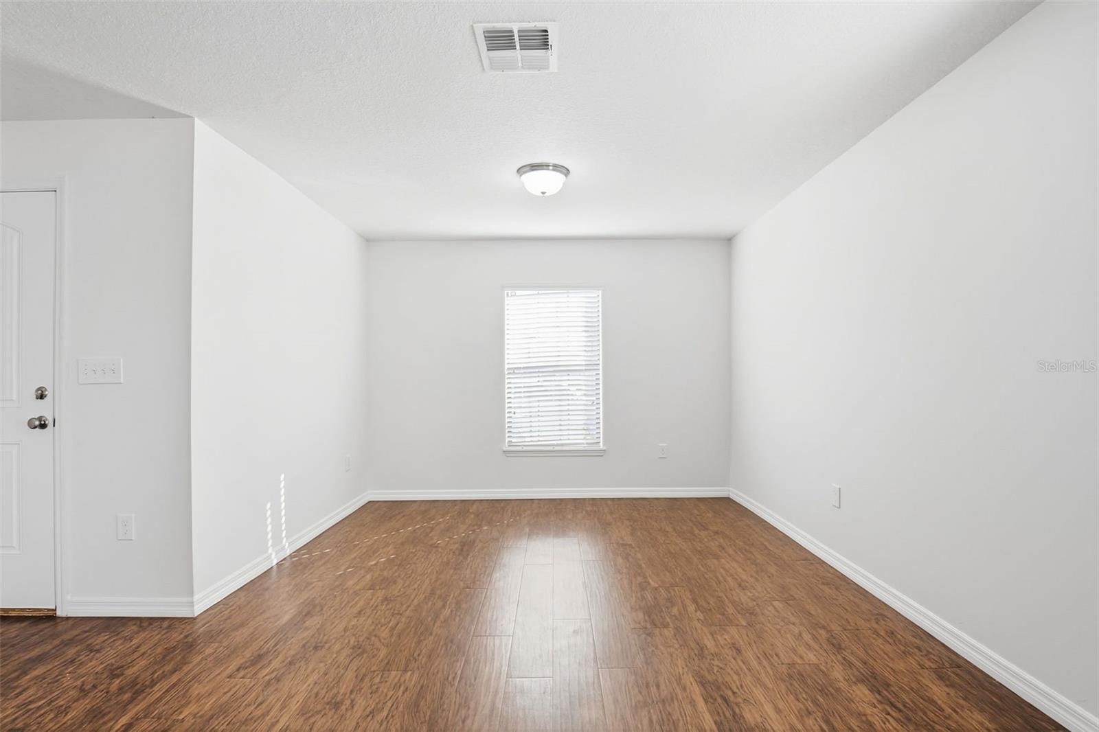 Image 21 of 37 For 906 Wynnmere Walk Avenue