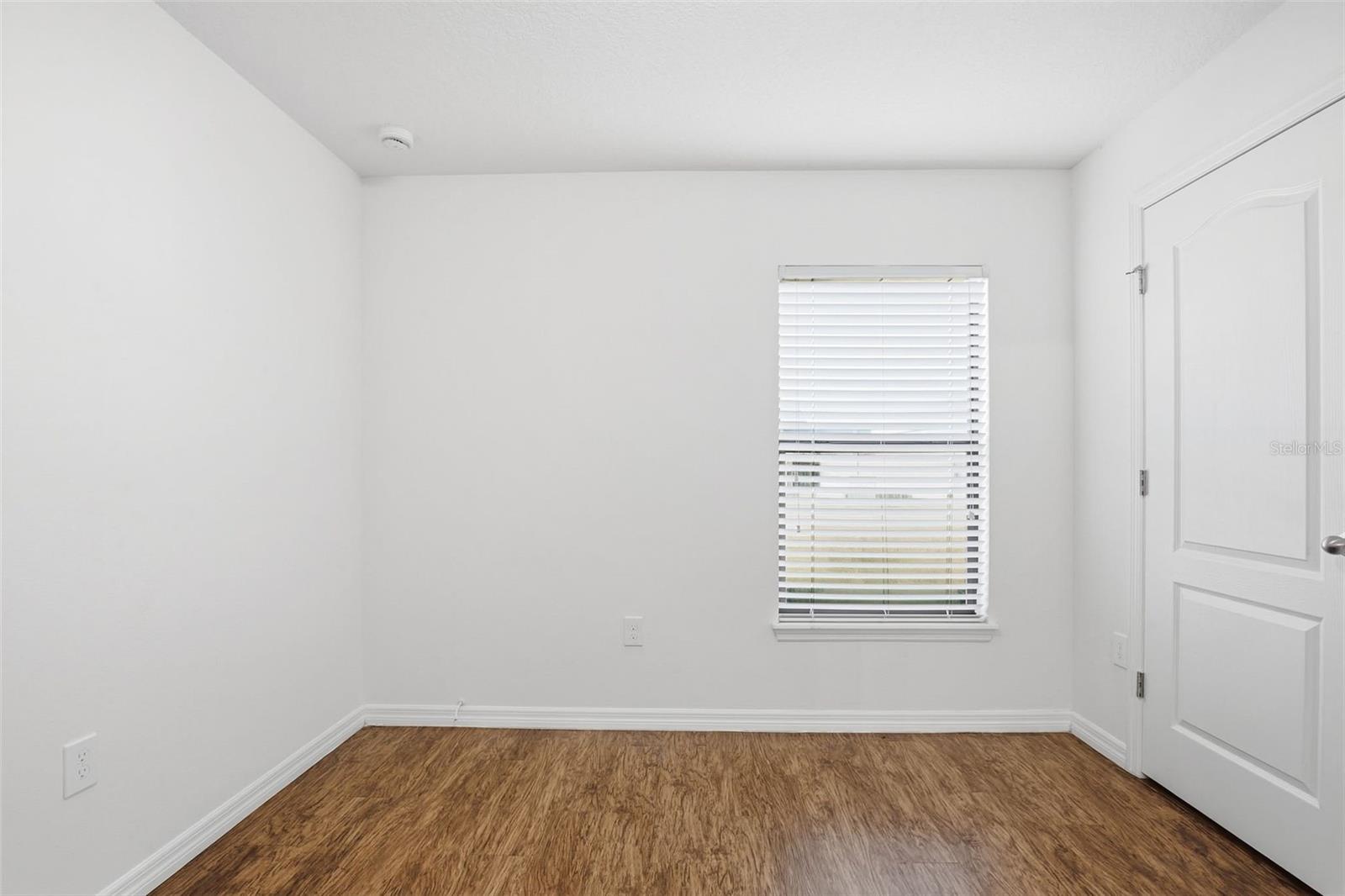 Image 22 of 37 For 906 Wynnmere Walk Avenue