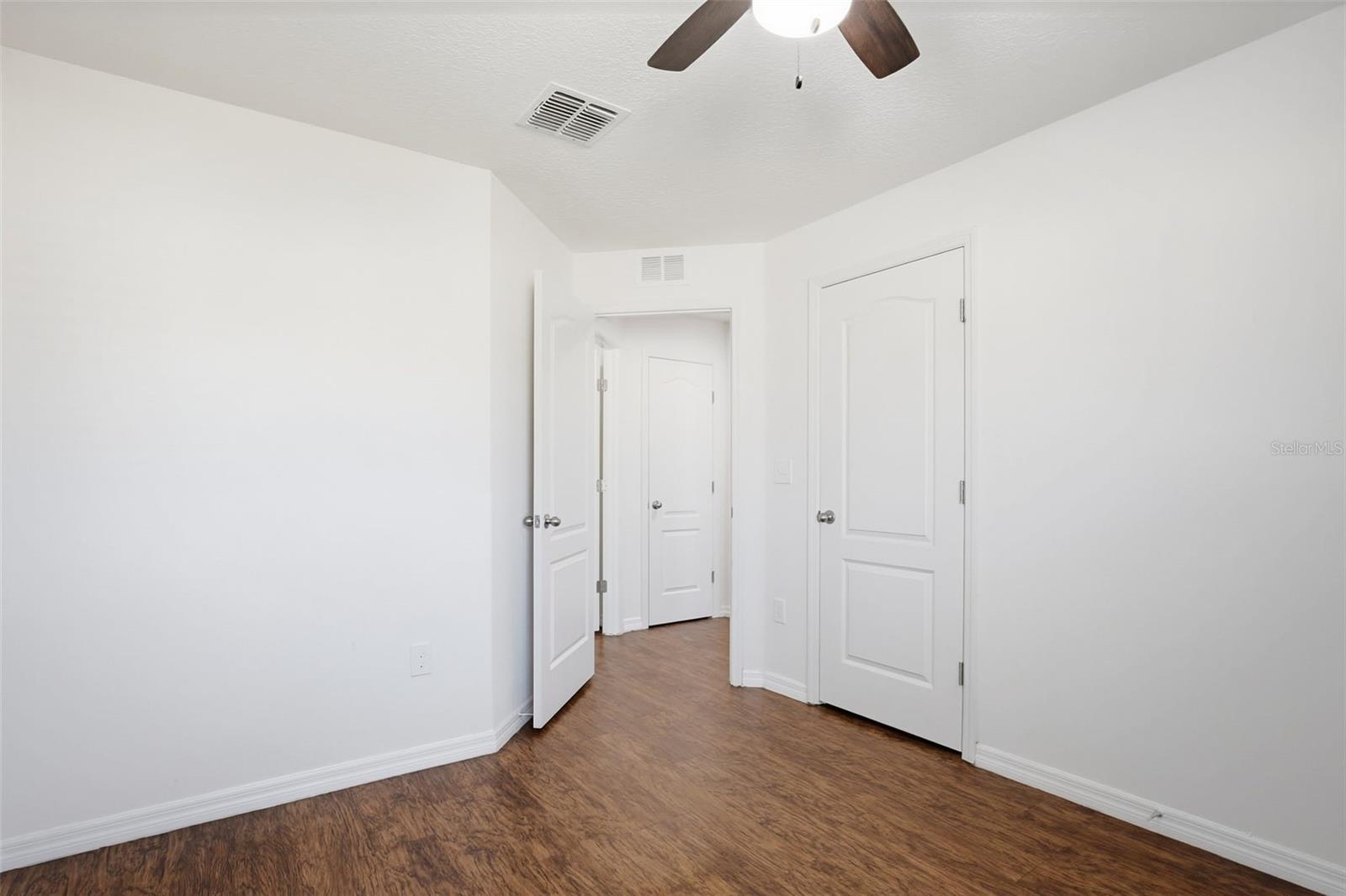 Image 25 of 37 For 906 Wynnmere Walk Avenue