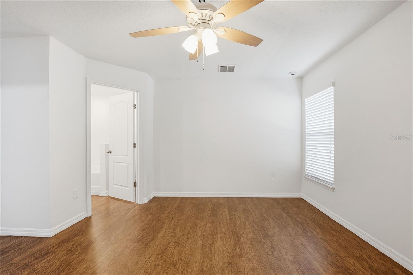 Image 28 of 37 For 906 Wynnmere Walk Avenue