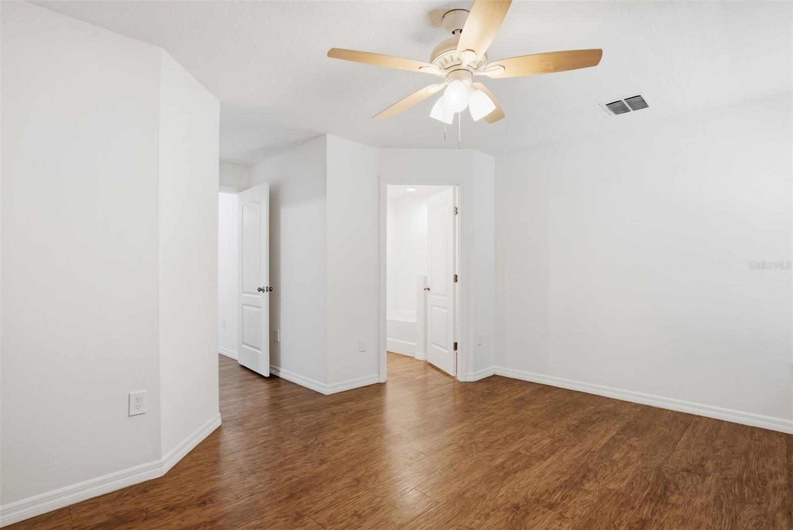 Image 29 of 37 For 906 Wynnmere Walk Avenue