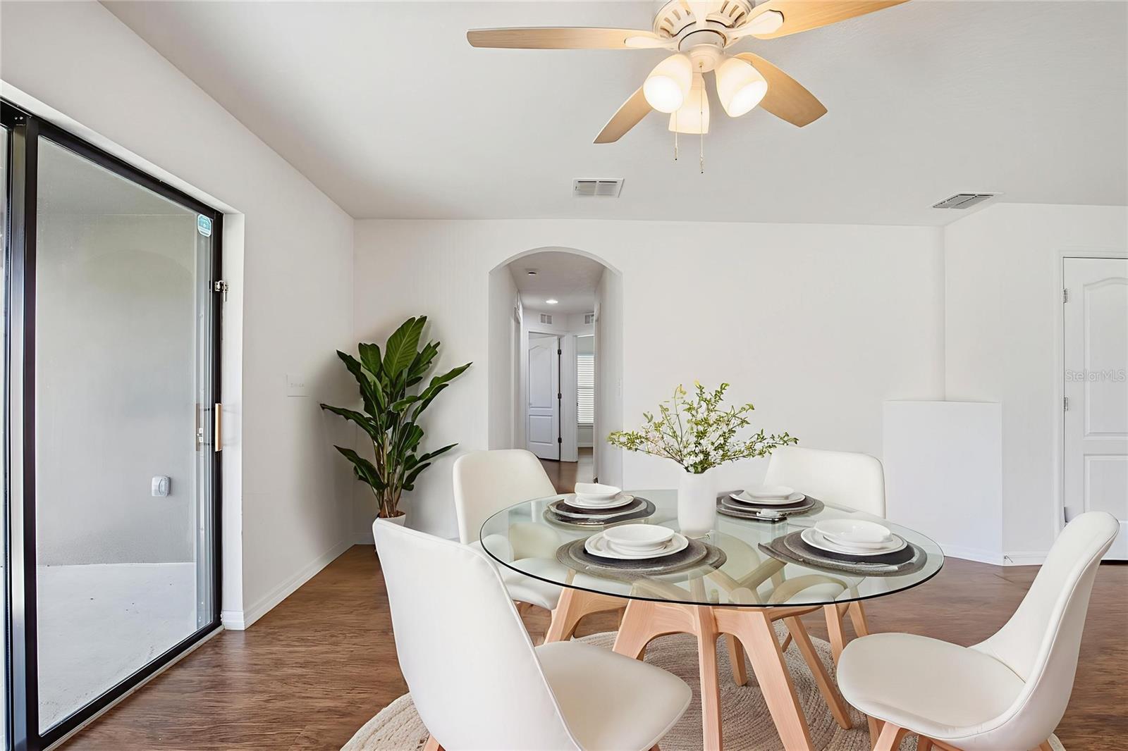 Image 3 of 37 For 906 Wynnmere Walk Avenue