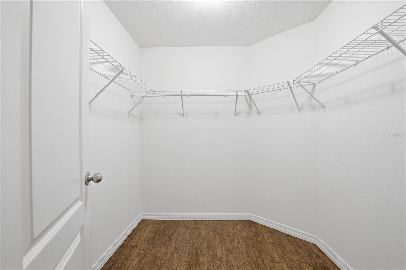 Image 30 of 37 For 906 Wynnmere Walk Avenue