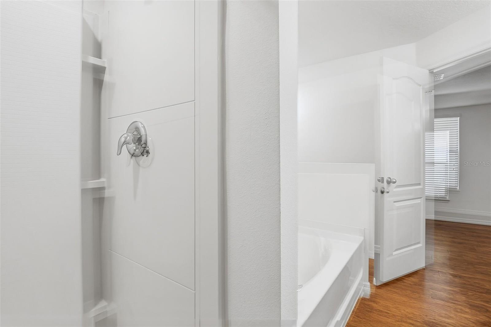 Image 33 of 37 For 906 Wynnmere Walk Avenue