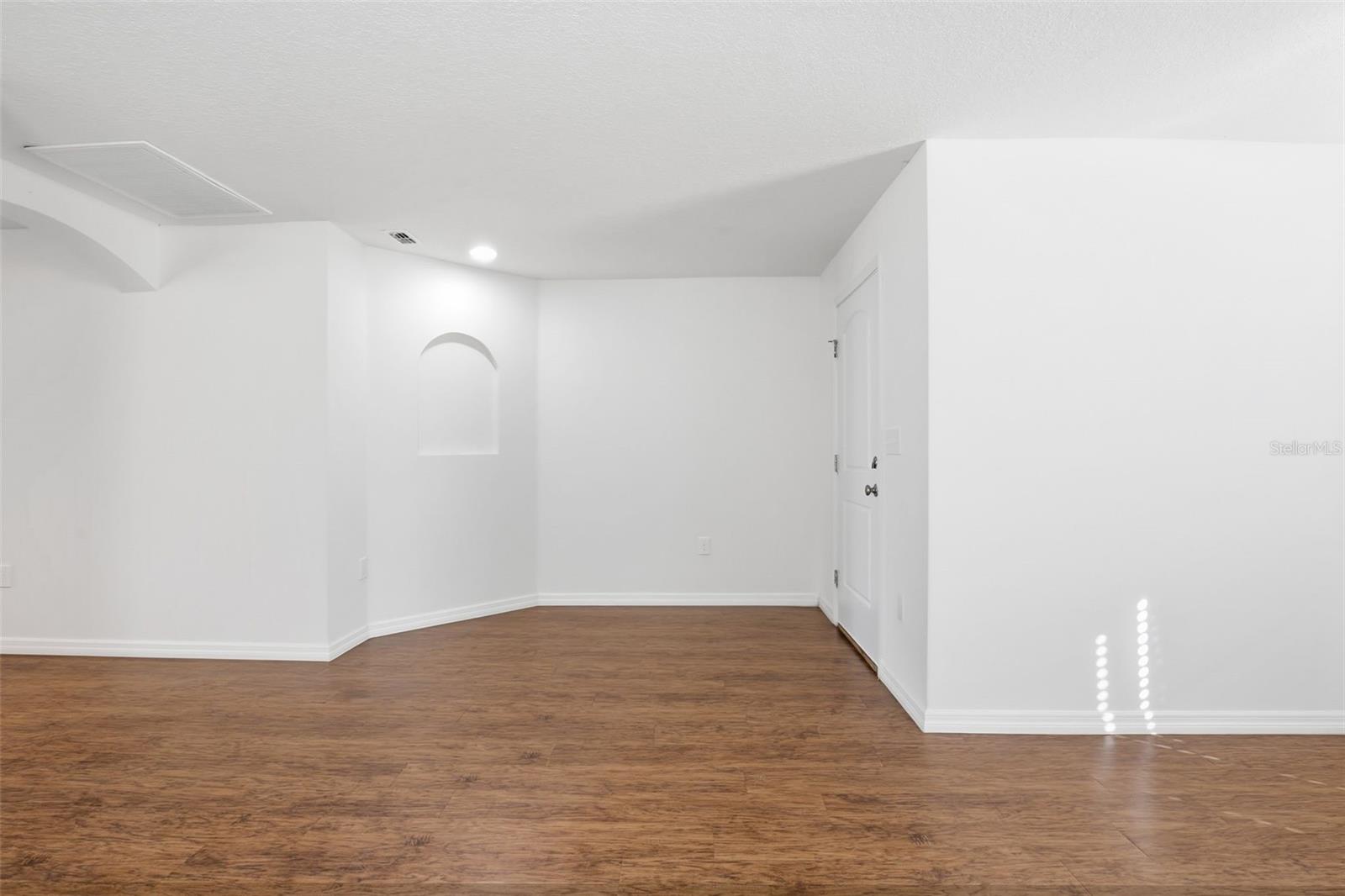 Image 34 of 37 For 906 Wynnmere Walk Avenue