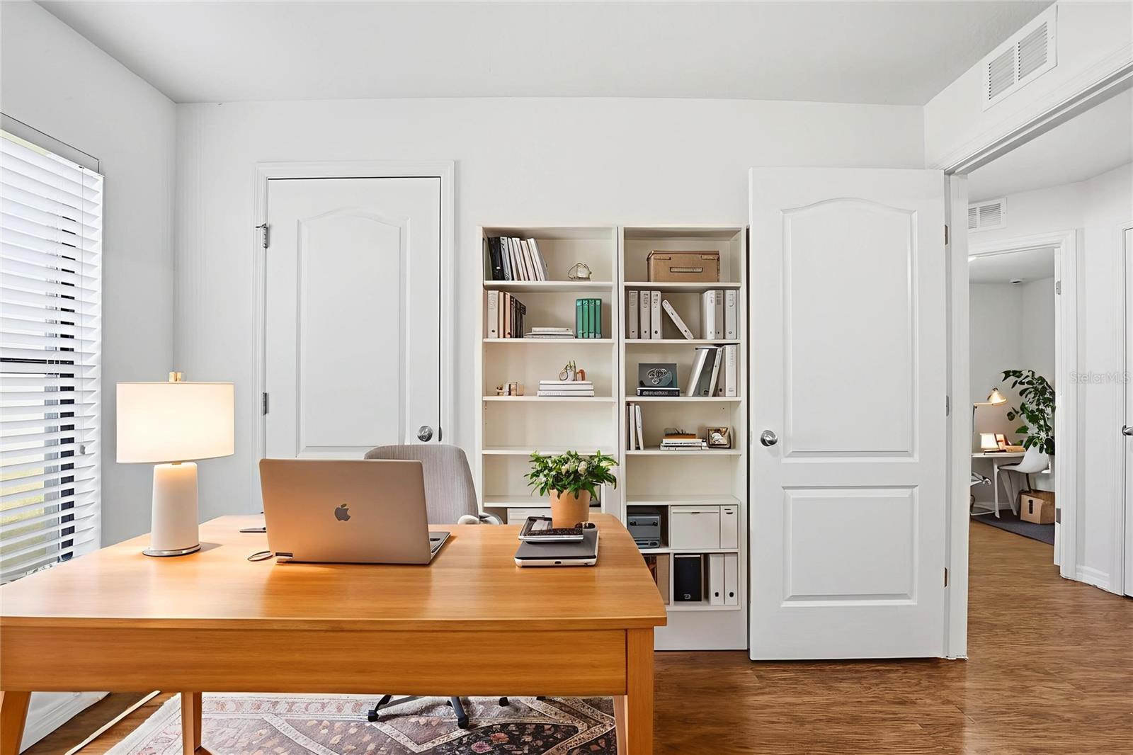 Image 4 of 37 For 906 Wynnmere Walk Avenue