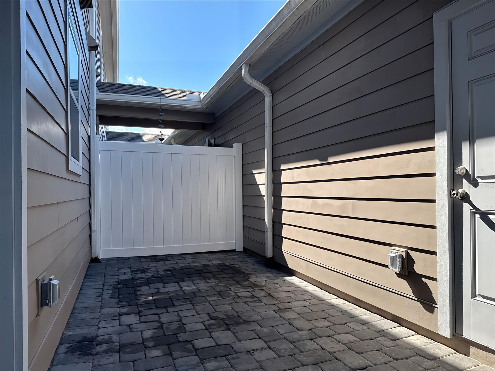 Image 24 of 37 For 2962 Voyager Avenue