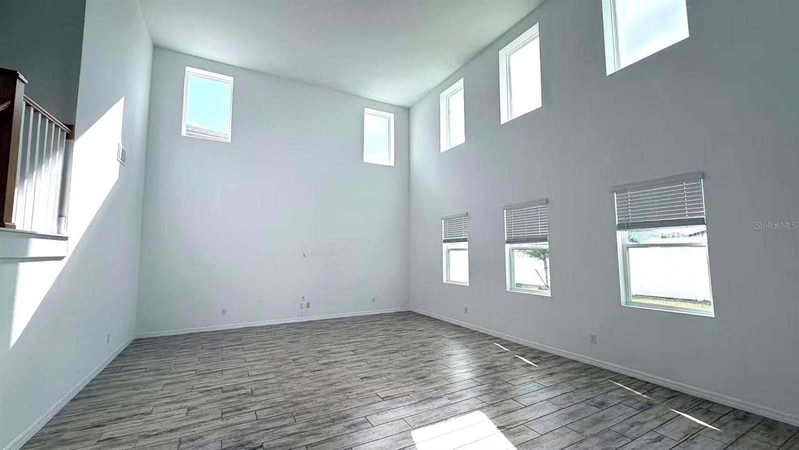 Image 4 of 20 For 2086 Derwent Drive