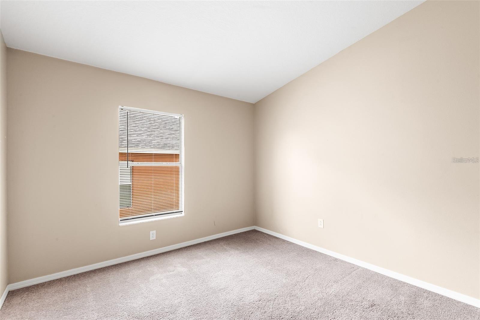 Listing photo id 9 for 3483 Beaumont Loop