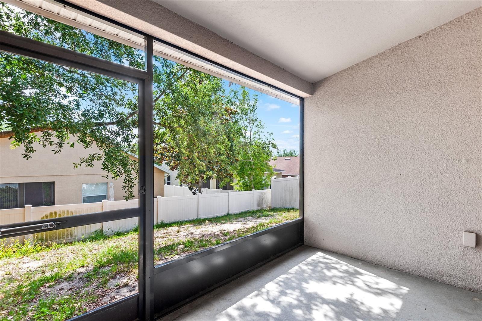 Listing photo id 11 for 3483 Beaumont Loop