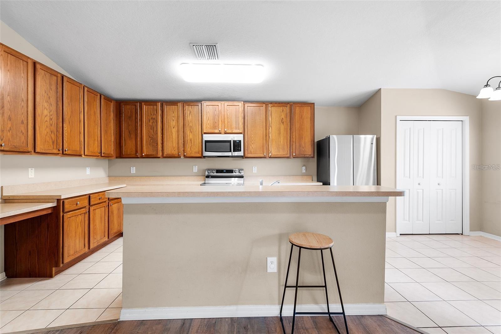 Listing photo id 2 for 3483 Beaumont Loop