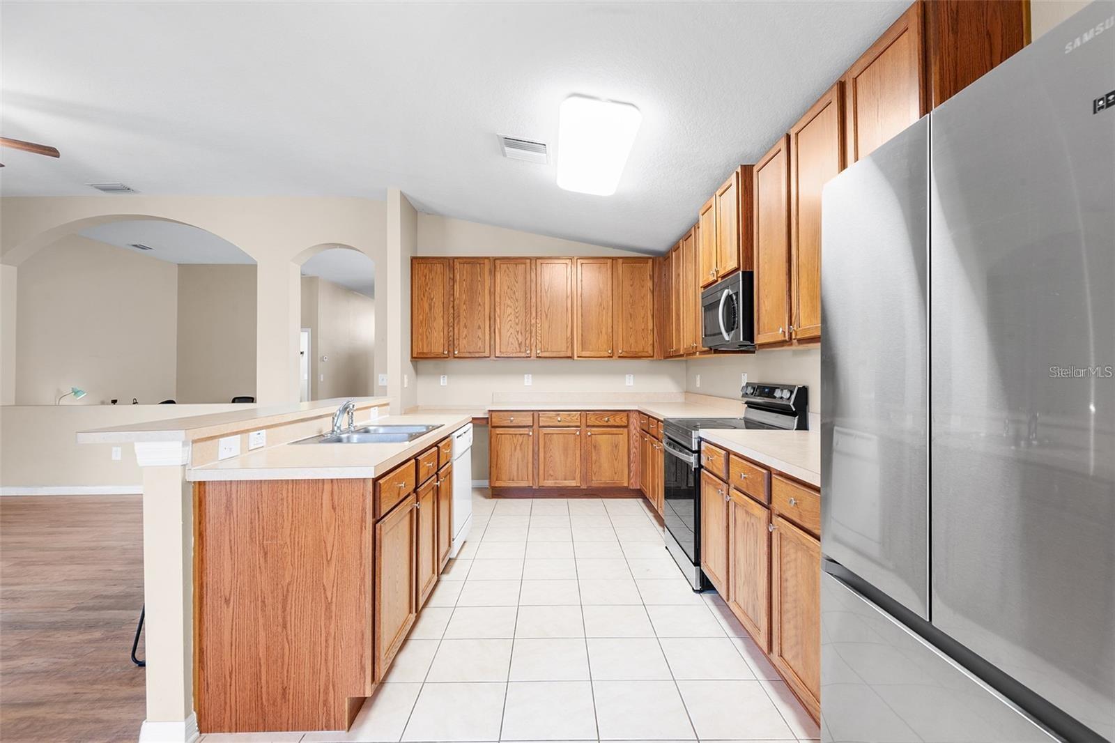 Listing photo id 3 for 3483 Beaumont Loop