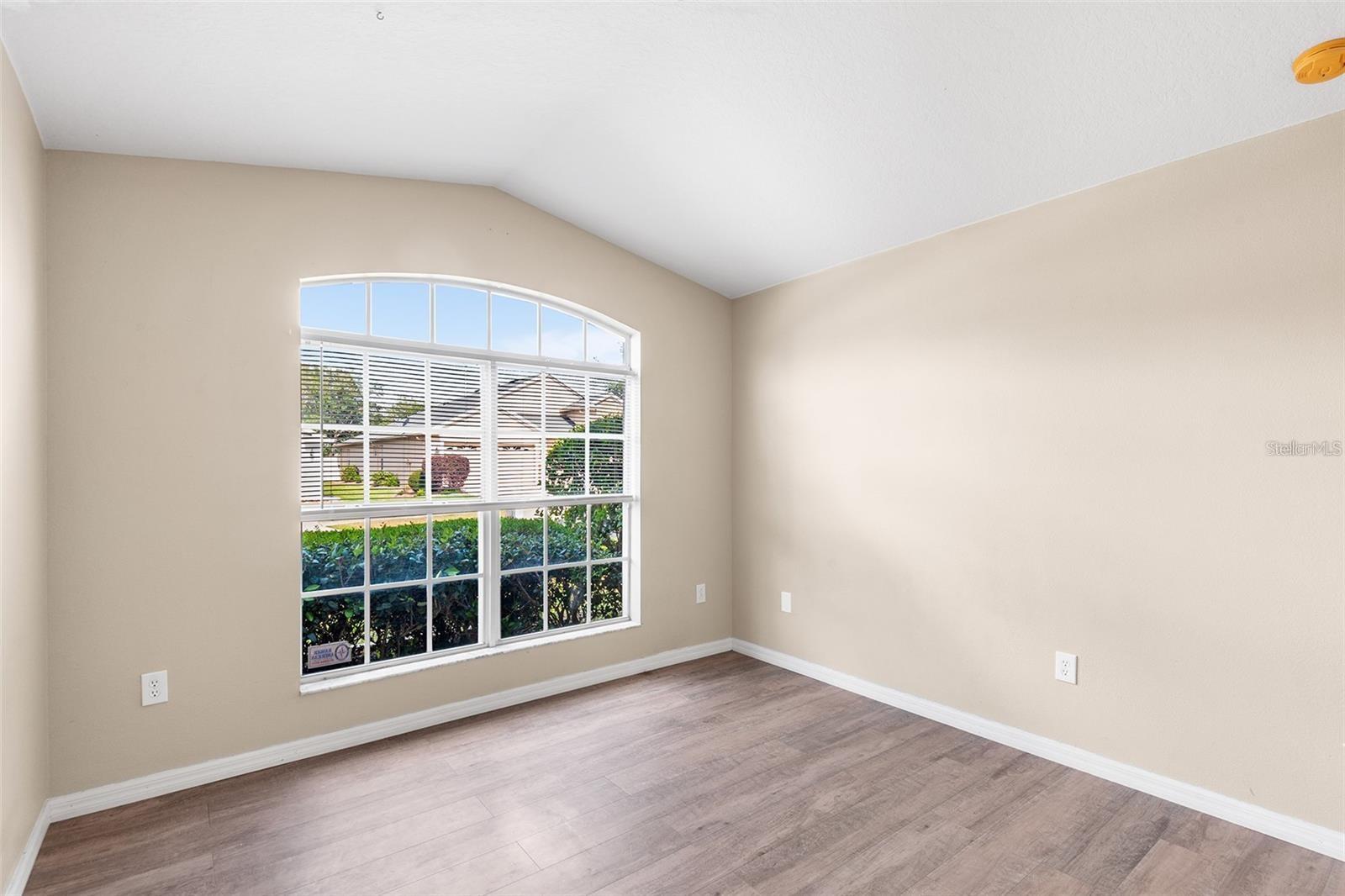 Listing photo id 7 for 3483 Beaumont Loop