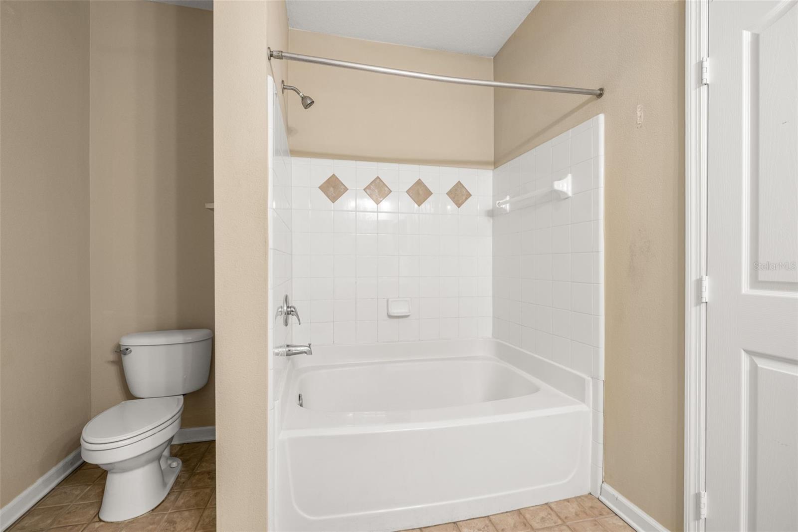 Image 16 of 25 For 4207 Dale Mabry Highway 4305