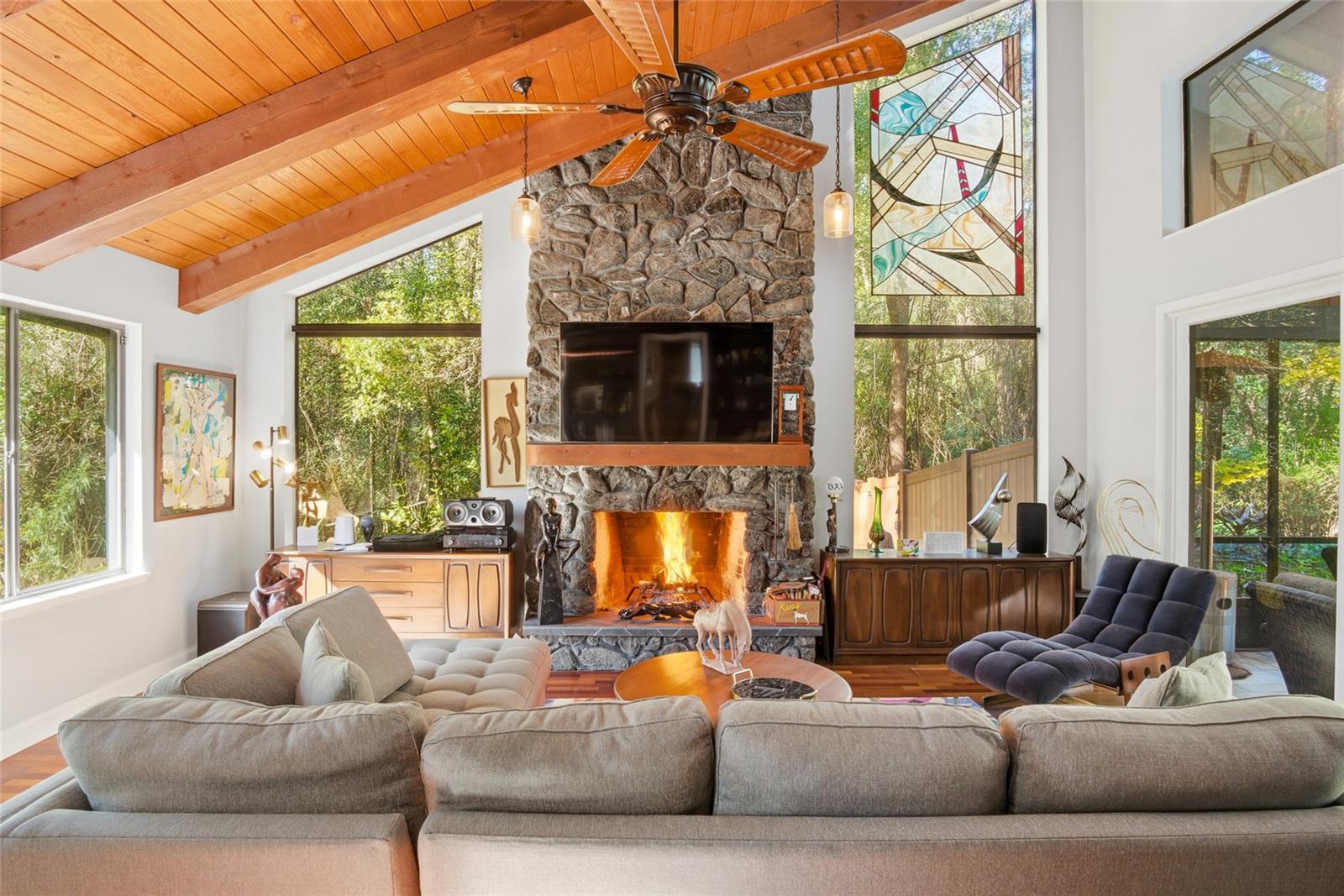 Image 19 of 71 For 55 Oak Hollow Drive