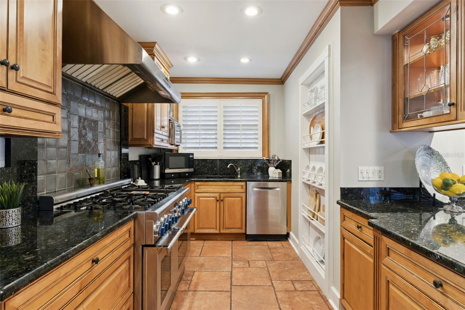 Image 18 of 73 For 910 Alameda Street