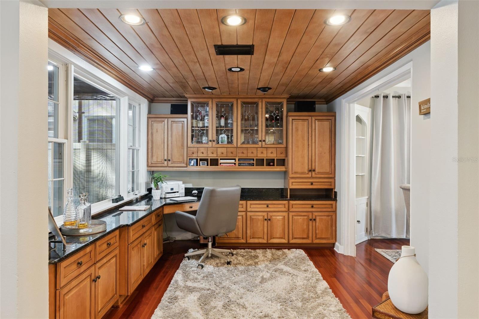 Image 30 of 73 For 910 Alameda Street