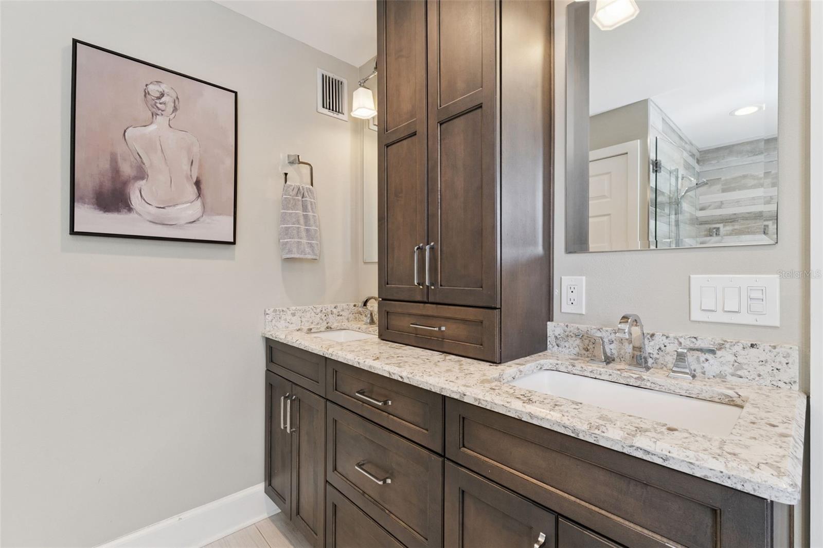 Image 33 of 73 For 910 Alameda Street