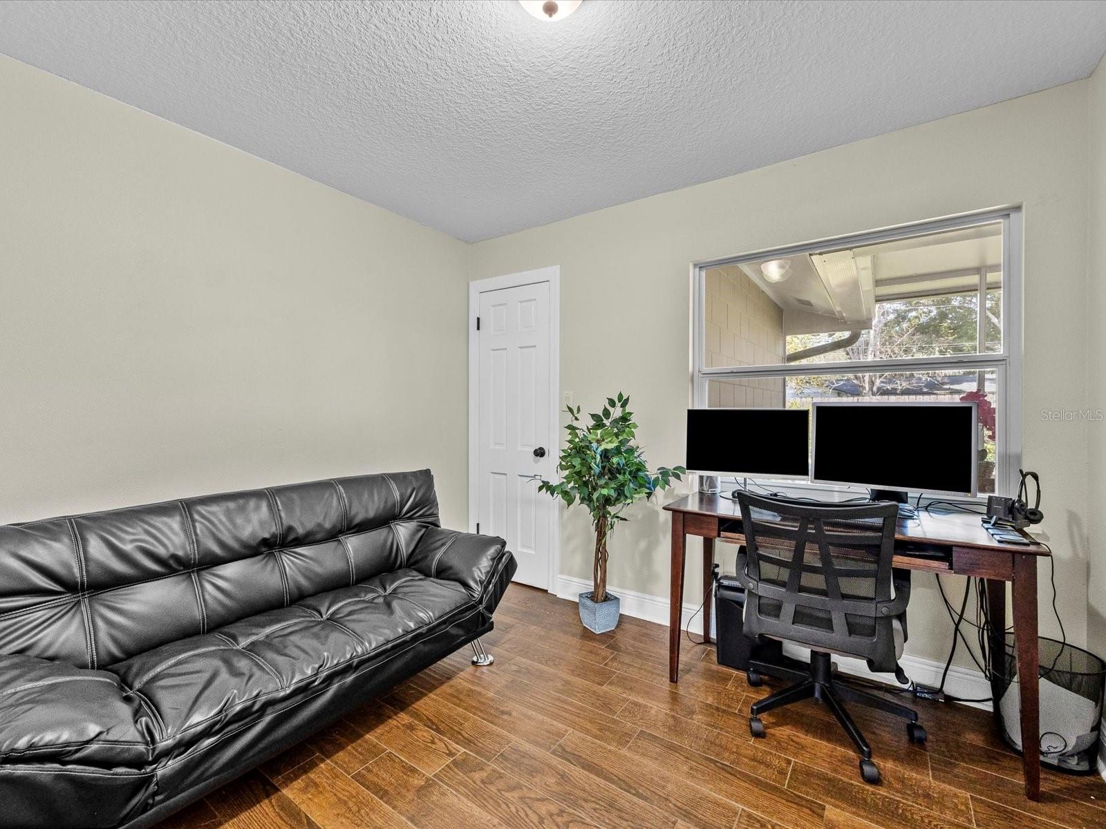 Image 10 of 32 For 630 Saint Dunstan Way