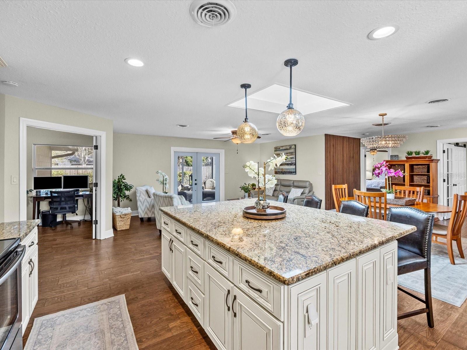 Image 3 of 32 For 630 Saint Dunstan Way