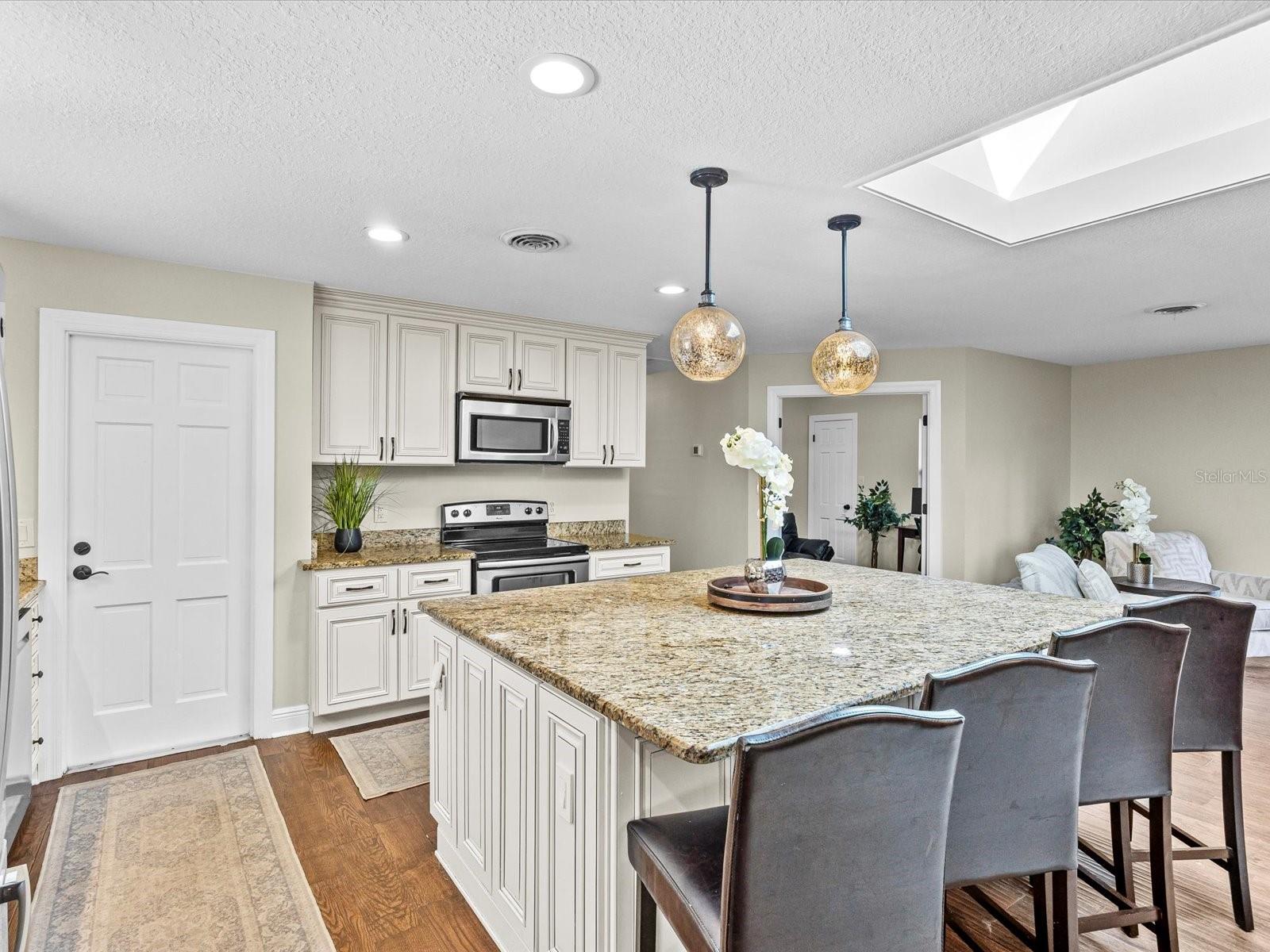 Image 4 of 32 For 630 Saint Dunstan Way