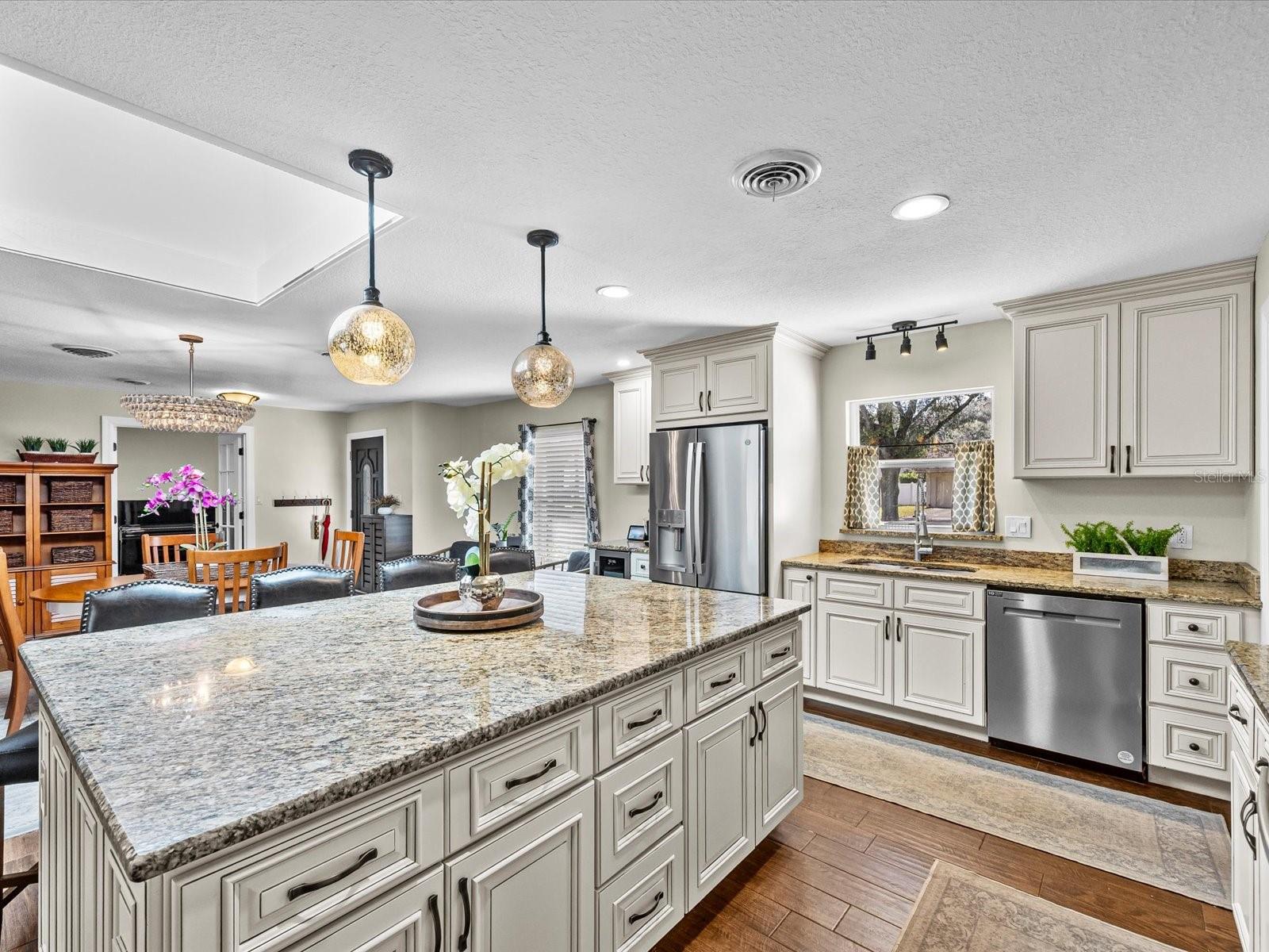 Image 6 of 32 For 630 Saint Dunstan Way