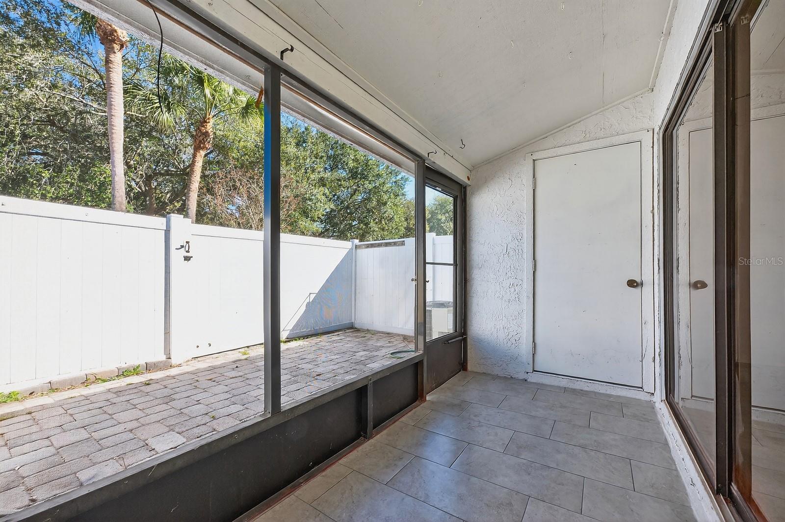 Image 19 of 27 For 5083 Ernst Court 62