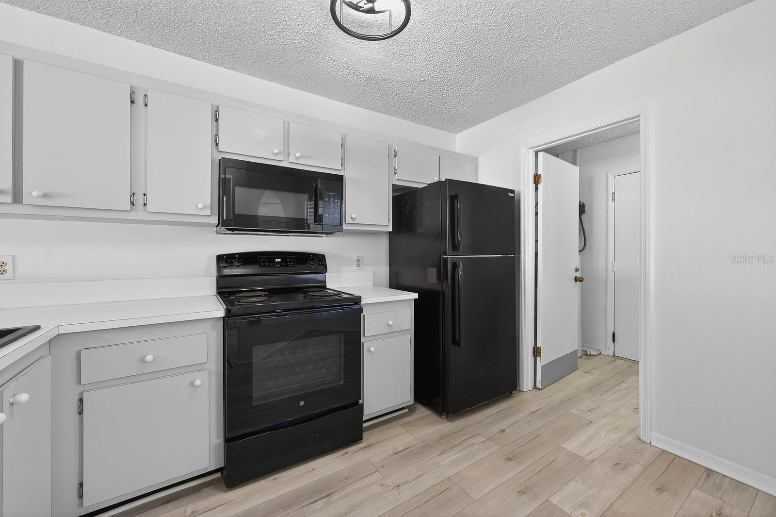 Image 7 of 27 For 5083 Ernst Court 62