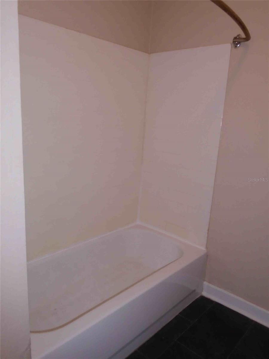 Image 9 of 9 For 2035 Dixie Belle Drive 2035k