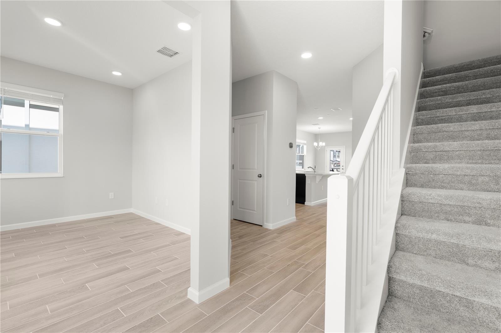 Image 2 of 28 For 9368 Bolshoi Alley