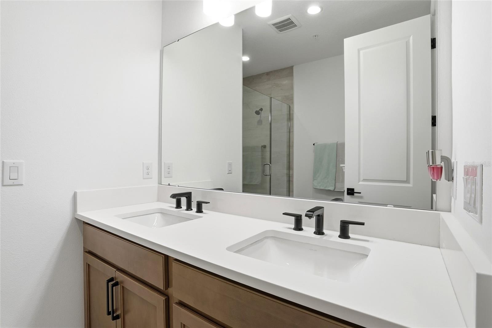 Image 22 of 40 For 2038 Packing District Way