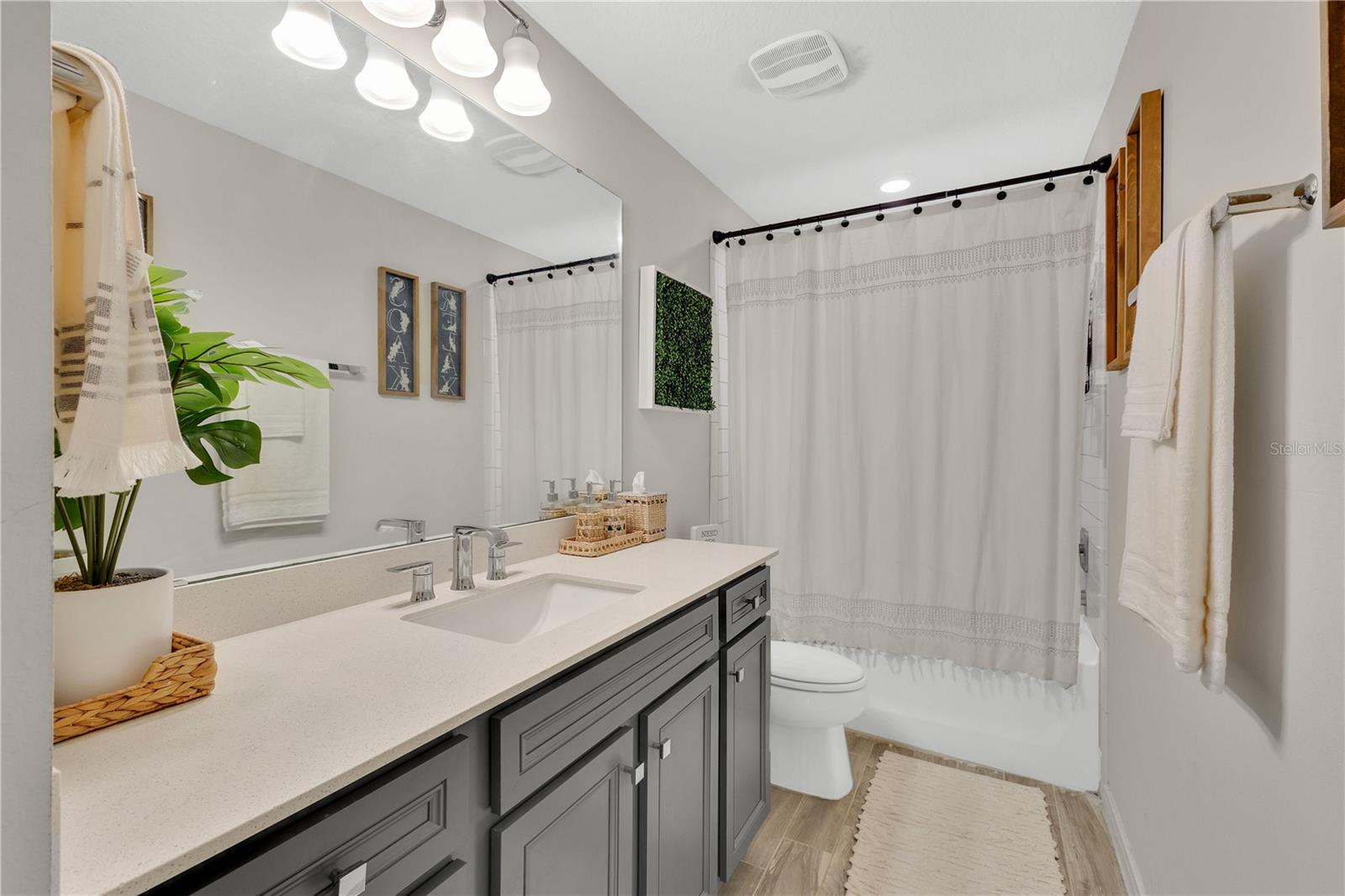 Image 15 of 33 For 5433 Log Grove Lane