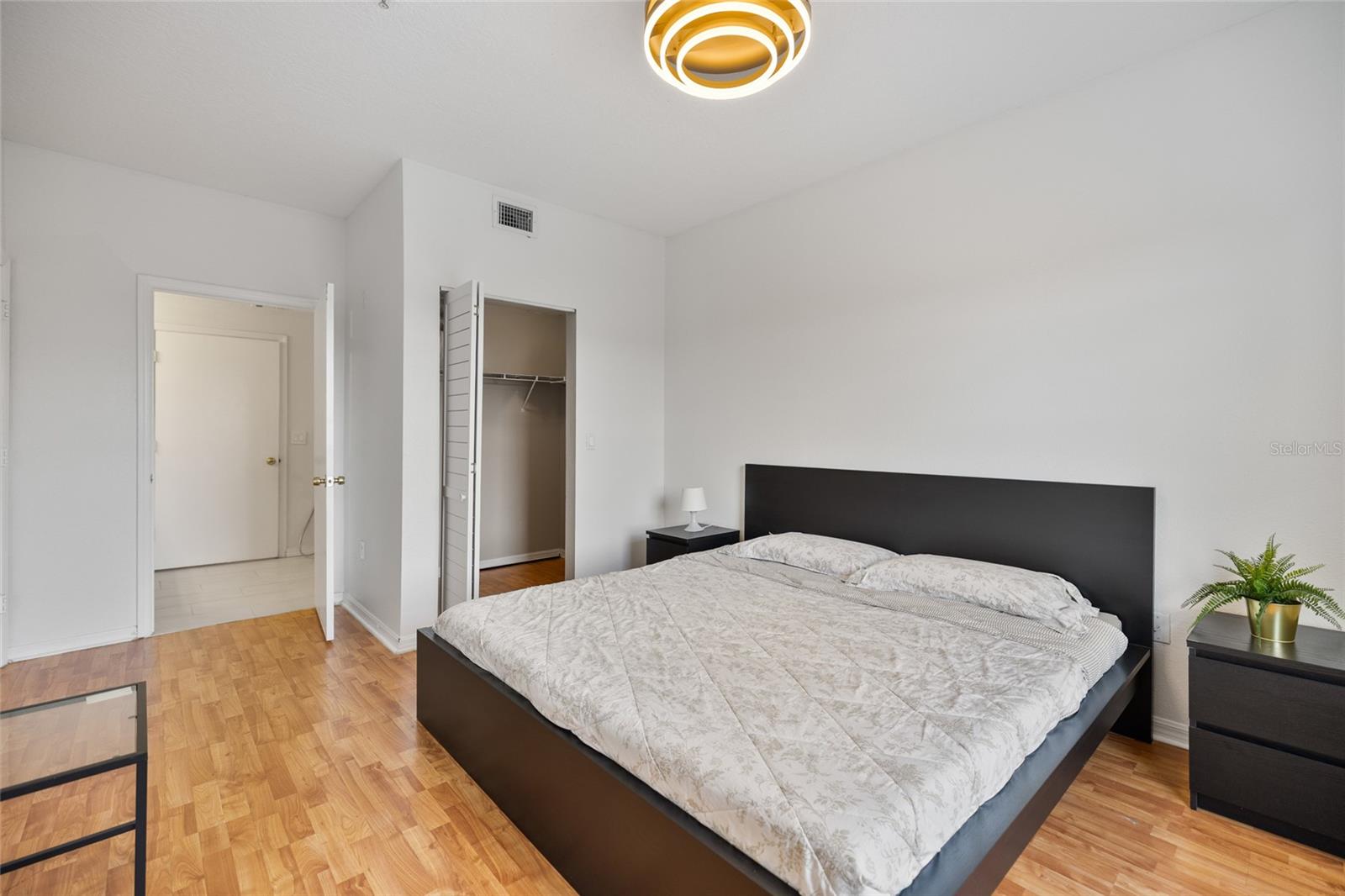 Image 16 of 23 For 5554 Metrowest Boulevard 30