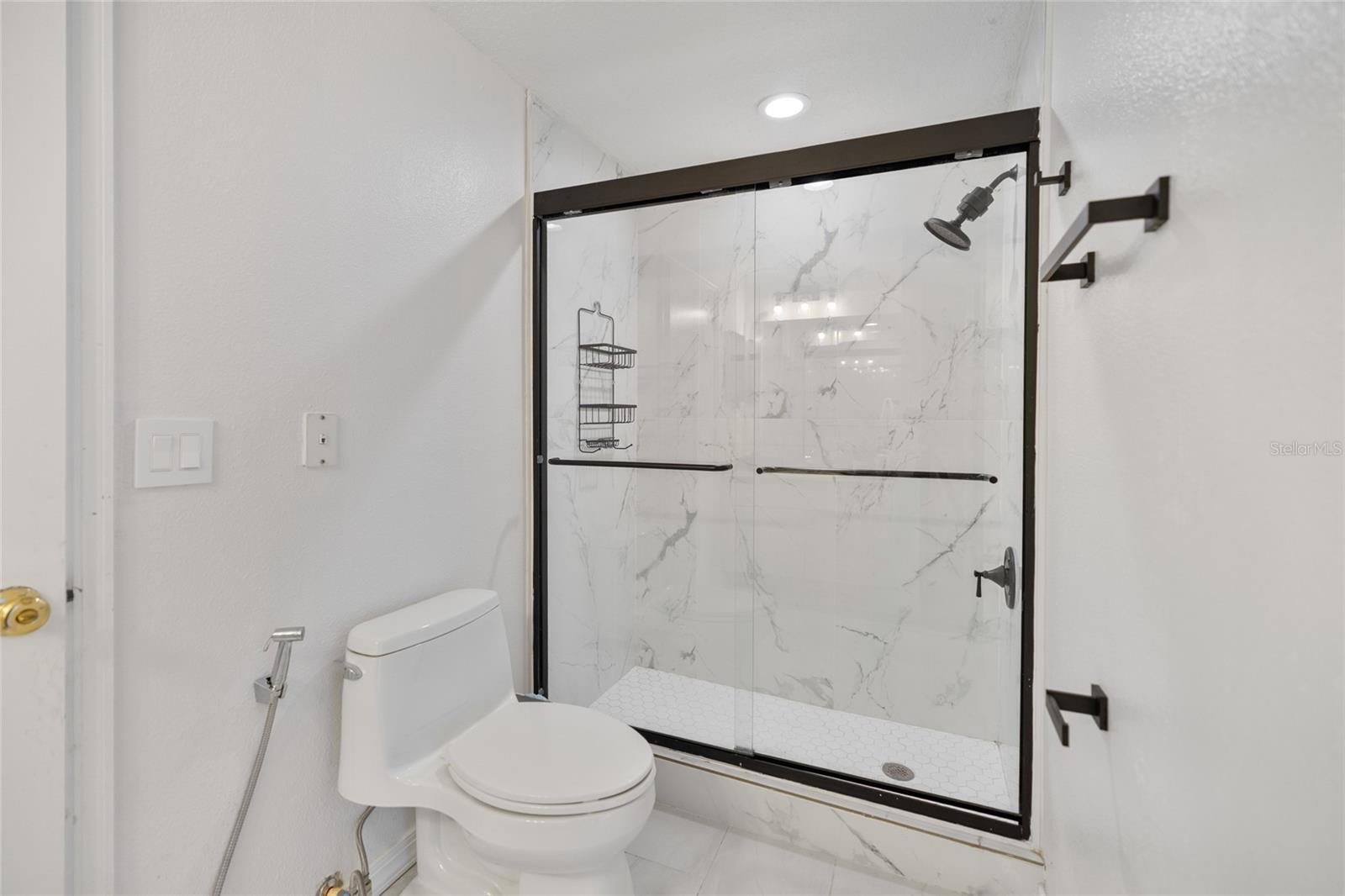 Image 19 of 23 For 5554 Metrowest Boulevard 30