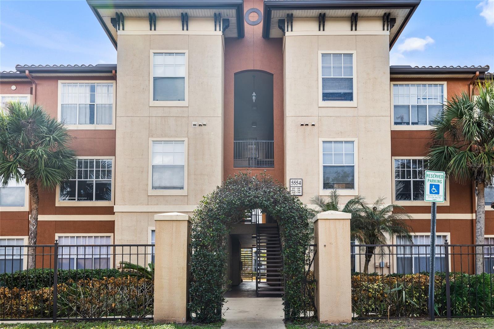 Image 2 of 23 For 5554 Metrowest Boulevard 30