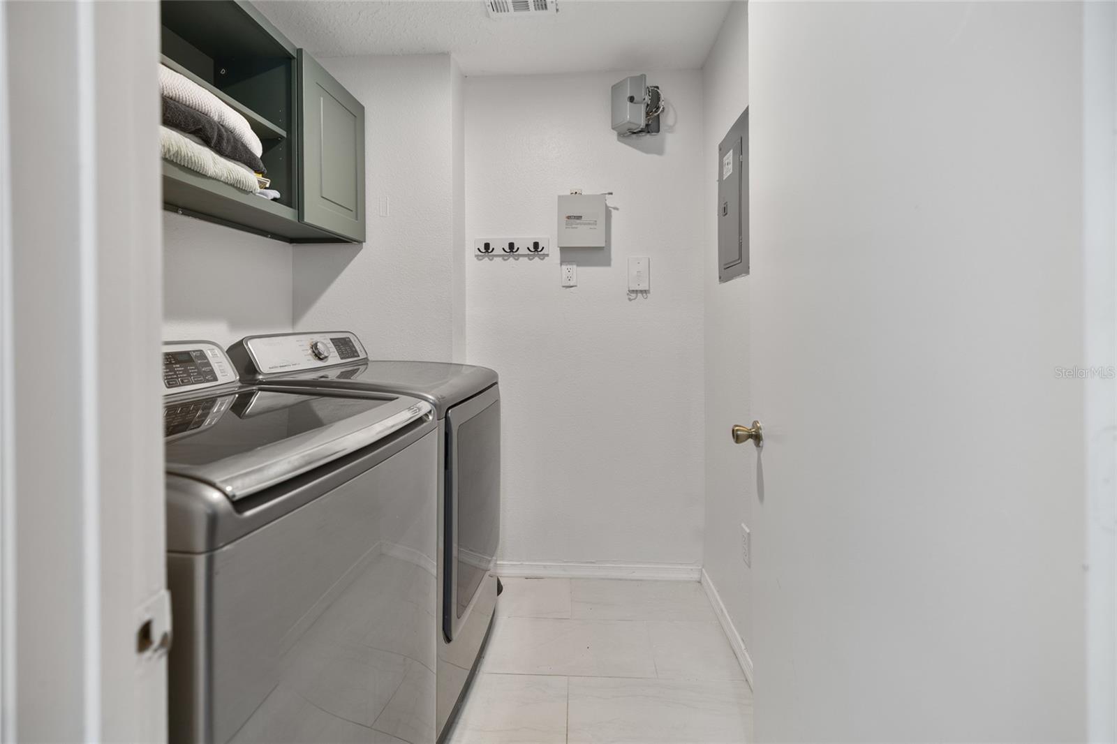 Image 6 of 23 For 5554 Metrowest Boulevard 30