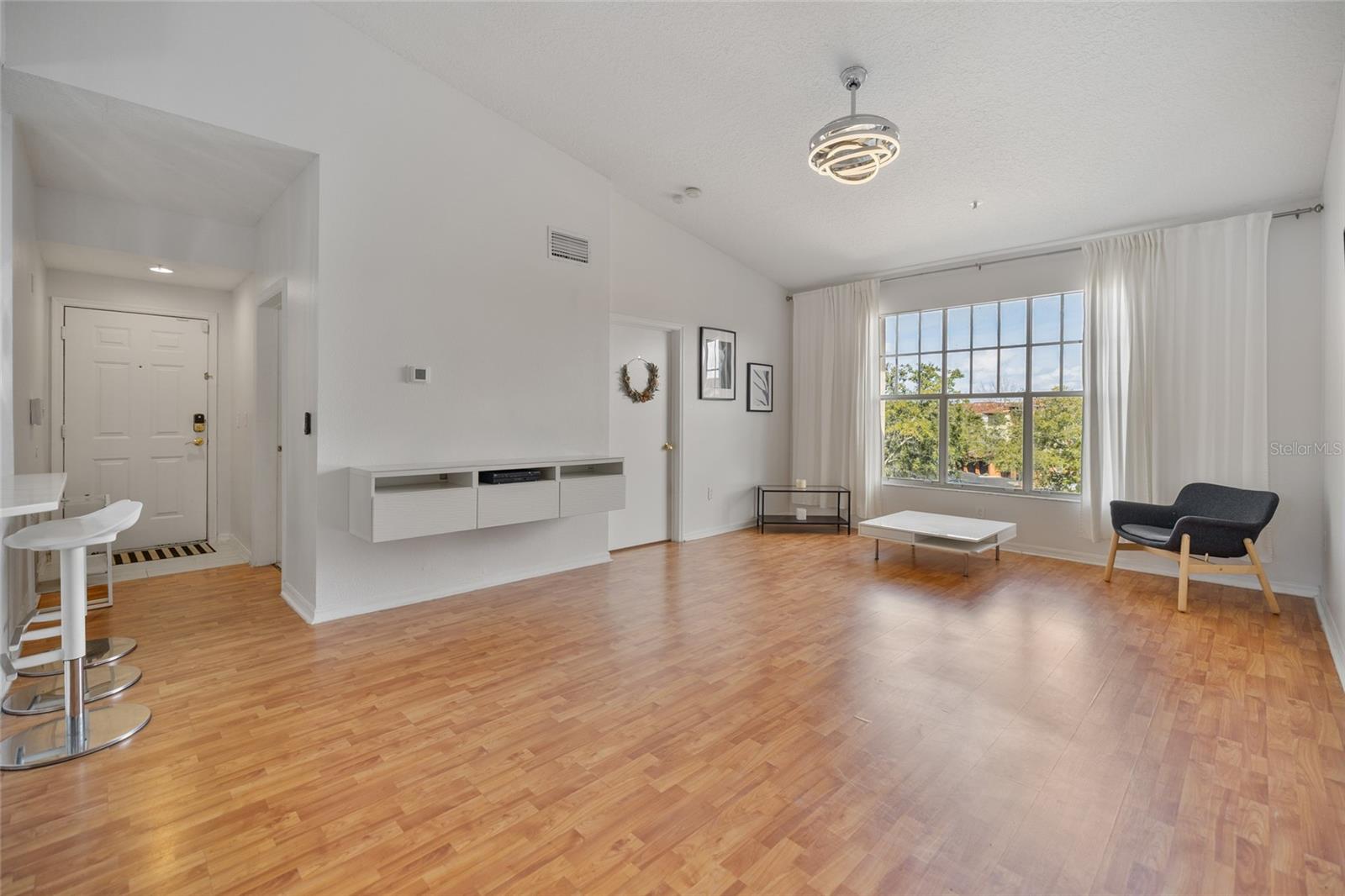 Image 9 of 23 For 5554 Metrowest Boulevard 30