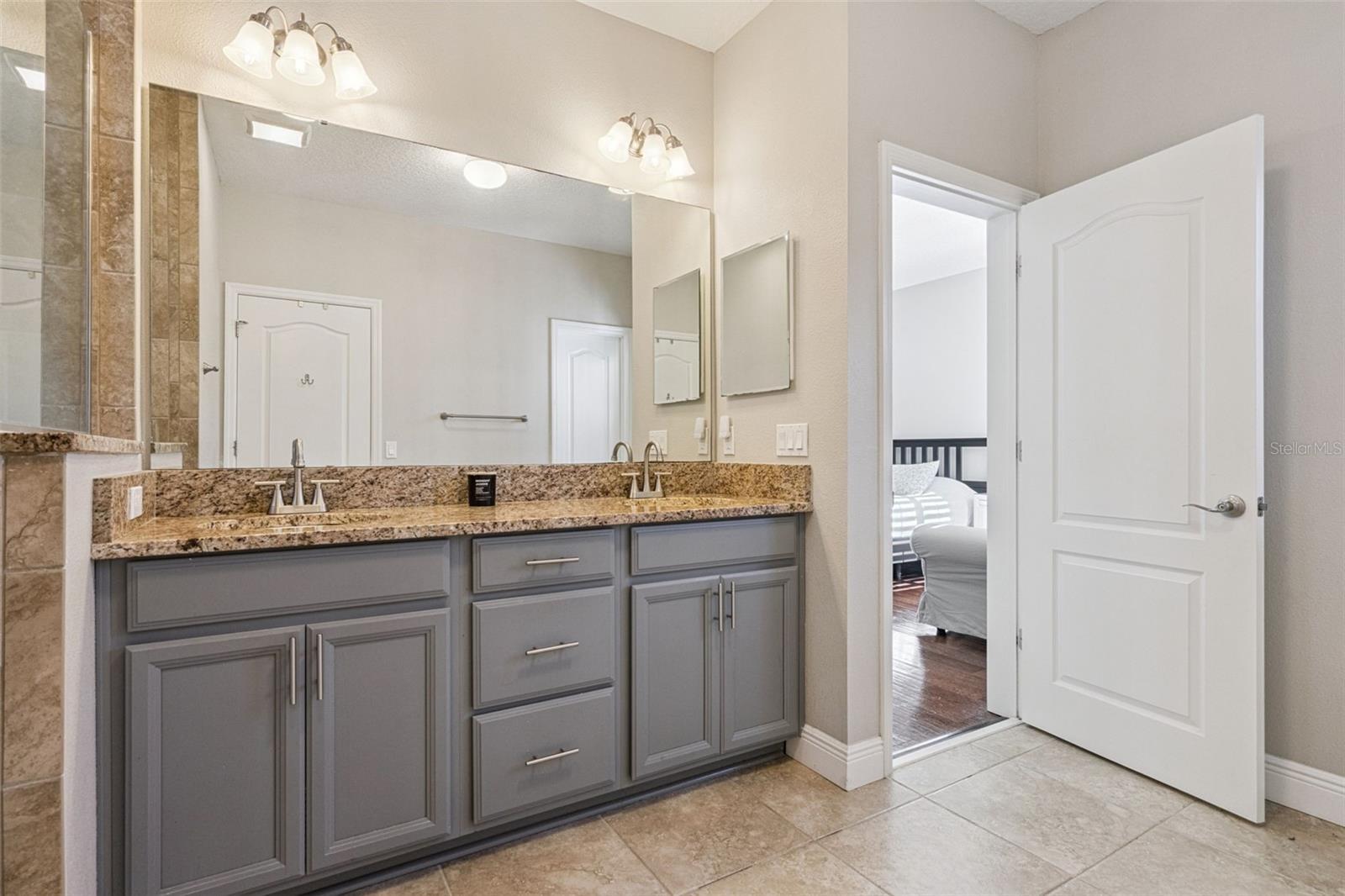 Image 32 of 82 For 1565 Castile Street