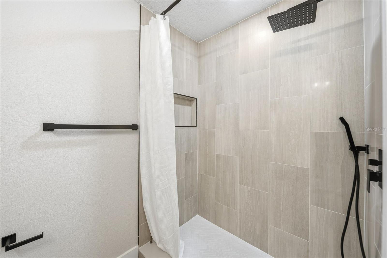 Image 25 of 33 For 7220 Moss Leaf Lane