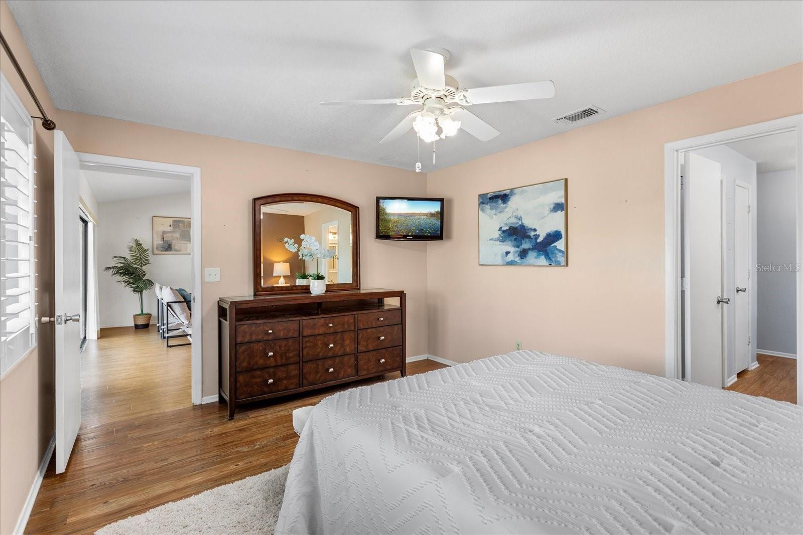 Image 16 of 27 For 1018 Pond Apple Court