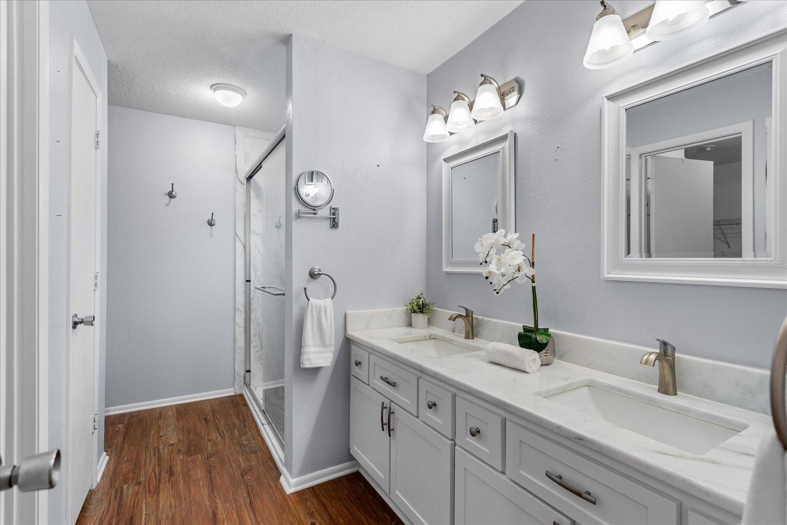 Image 17 of 27 For 1018 Pond Apple Court