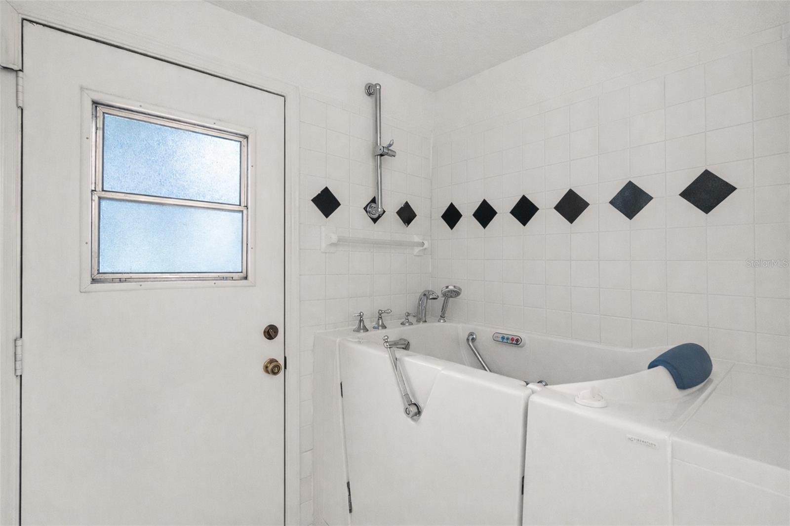 Image 25 of 53 For 295 Jungle Road