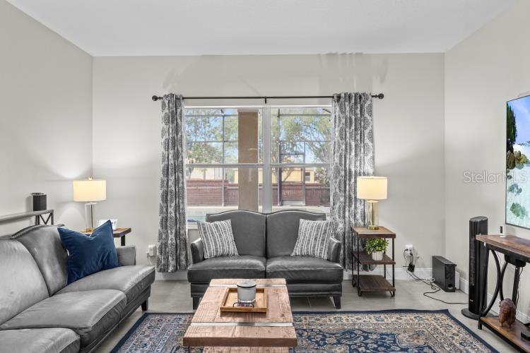 Image 11 of 52 For 942 Henley Circle