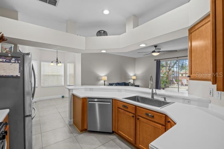 Image 13 of 52 For 942 Henley Circle