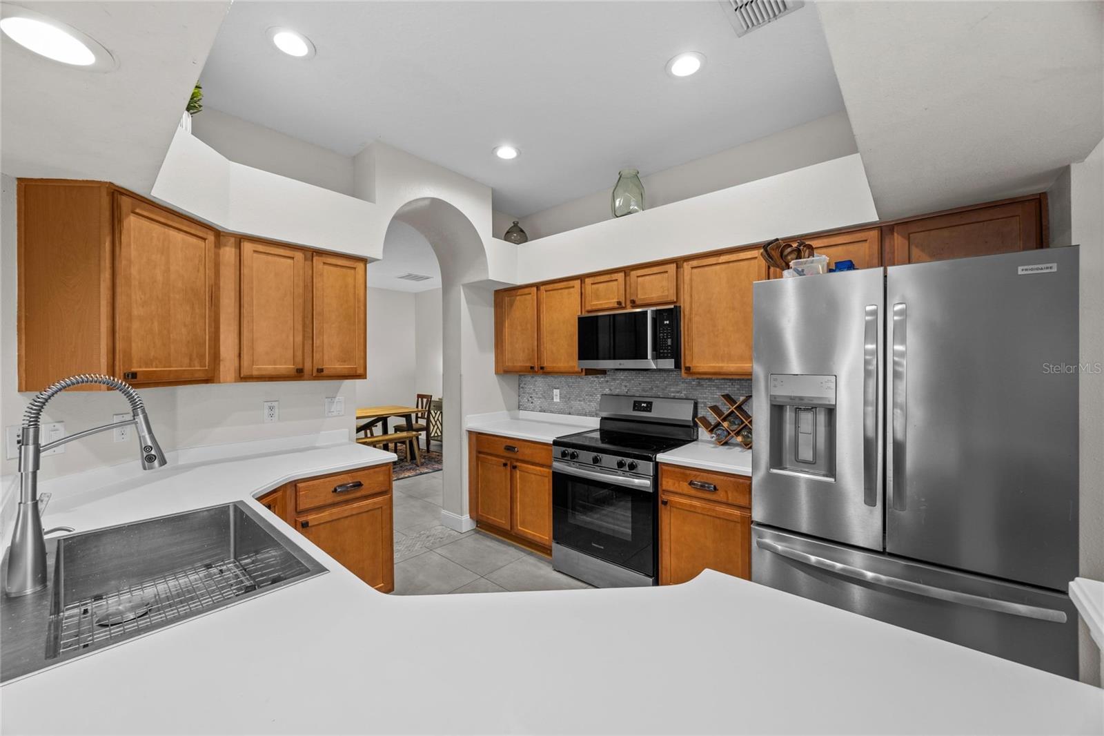 Image 14 of 52 For 942 Henley Circle