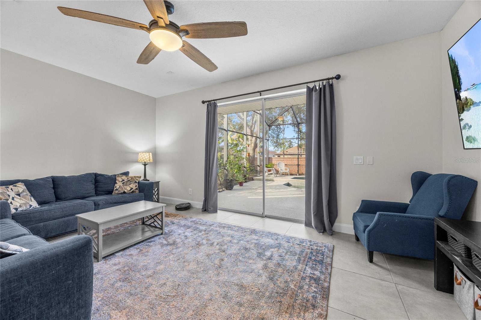 Image 16 of 52 For 942 Henley Circle