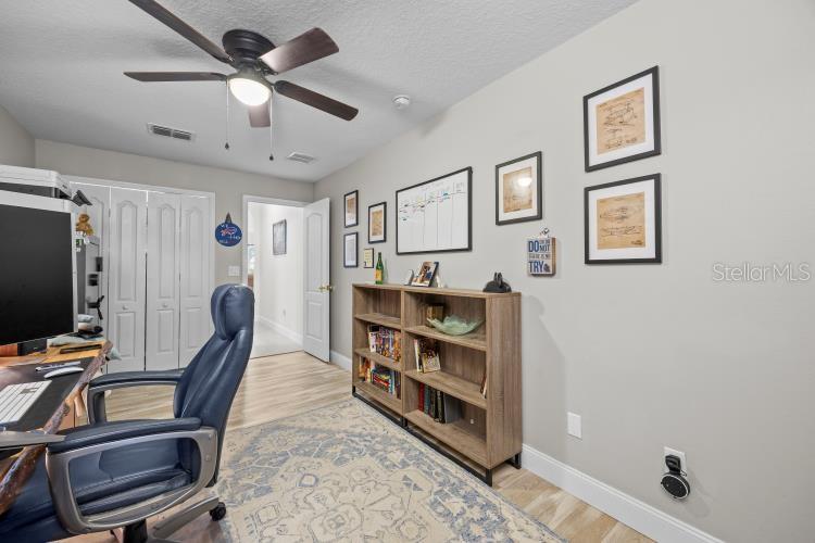 Image 21 of 52 For 942 Henley Circle