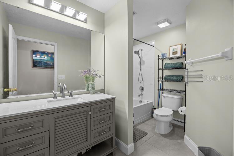 Image 23 of 52 For 942 Henley Circle