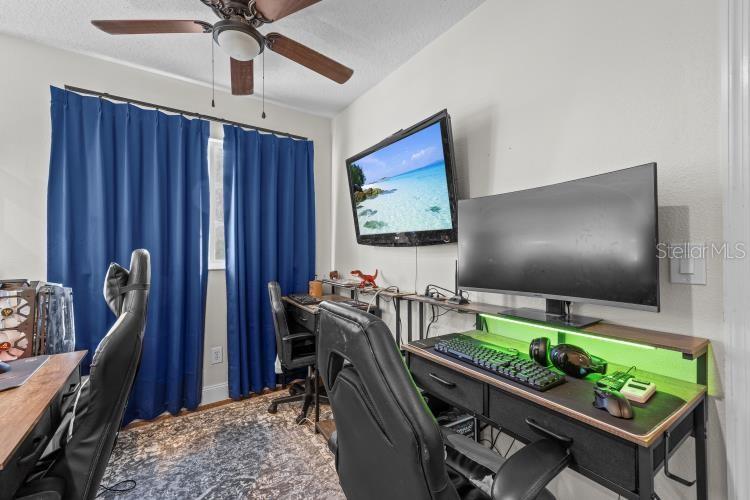 Image 25 of 52 For 942 Henley Circle